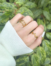 Load image into Gallery viewer, Heart Chain Ring
