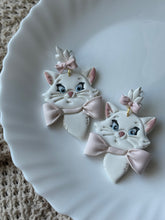 Load image into Gallery viewer, Small Smitten Kitten
